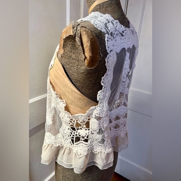 Umgee Small/Med Boho Style Ivory Lace Ruffle Crop Vest Cottagecore - Picture 5 of 6